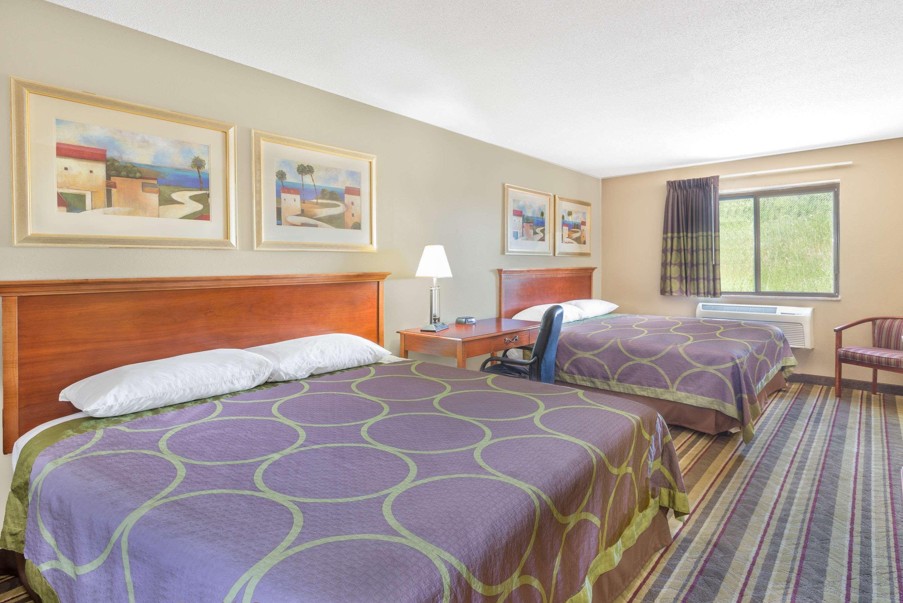 ซูเปอร์ 8 บาย วินด์แฮม ทิลตัน/เลก วินนิเปซอกี Hotel ภายนอก รูปภาพ