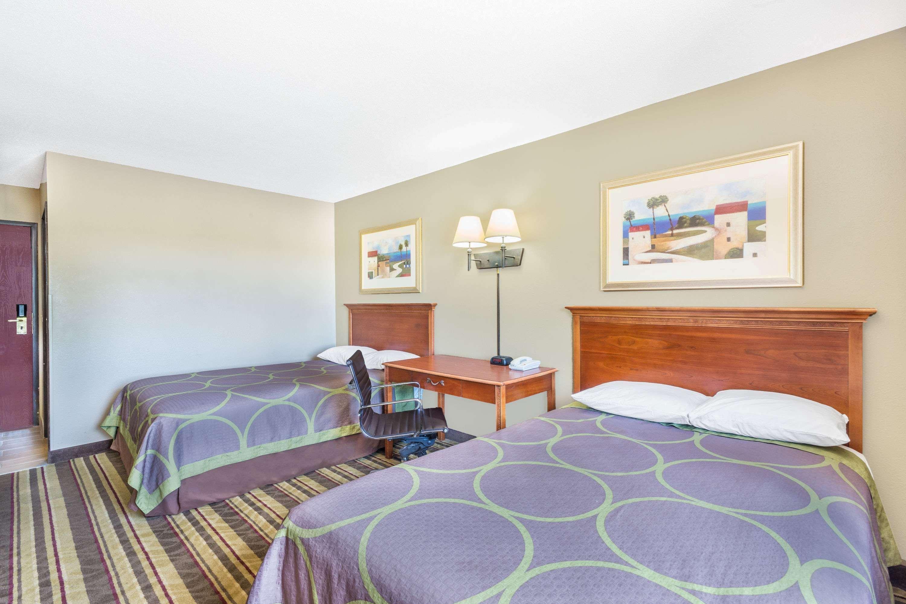 ซูเปอร์ 8 บาย วินด์แฮม ทิลตัน/เลก วินนิเปซอกี Hotel ภายนอก รูปภาพ