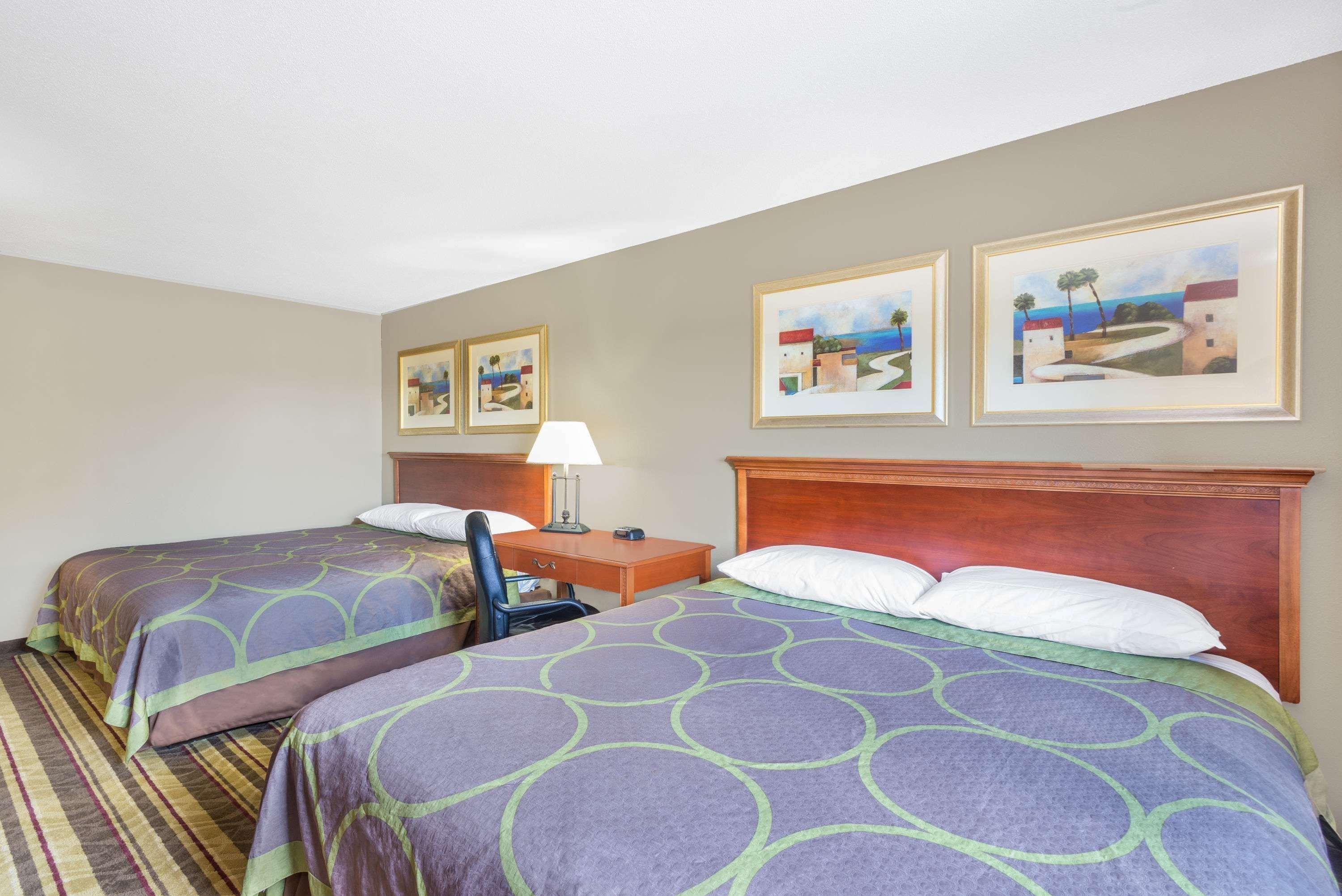 ซูเปอร์ 8 บาย วินด์แฮม ทิลตัน/เลก วินนิเปซอกี Hotel ภายนอก รูปภาพ