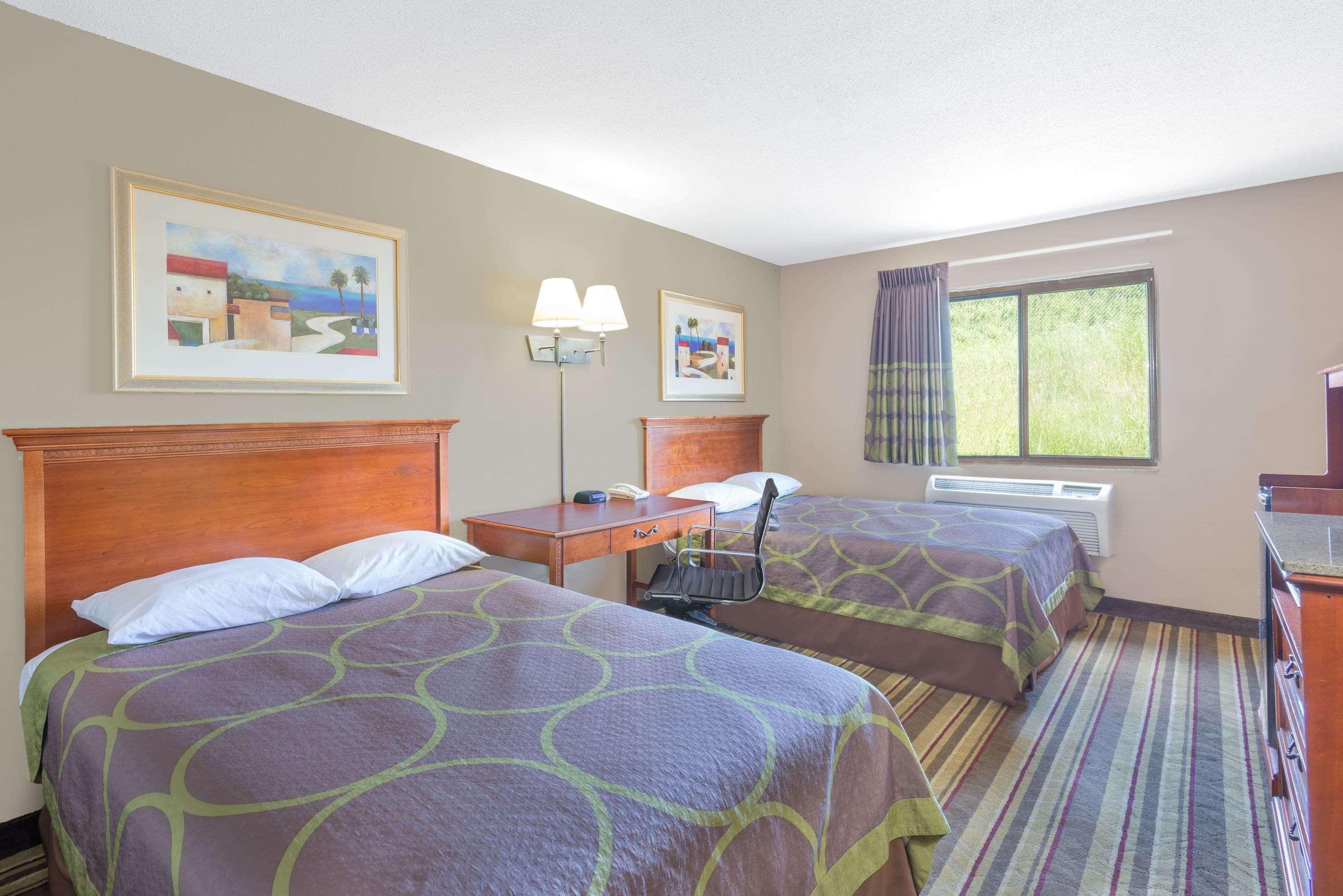 ซูเปอร์ 8 บาย วินด์แฮม ทิลตัน/เลก วินนิเปซอกี Hotel ภายนอก รูปภาพ