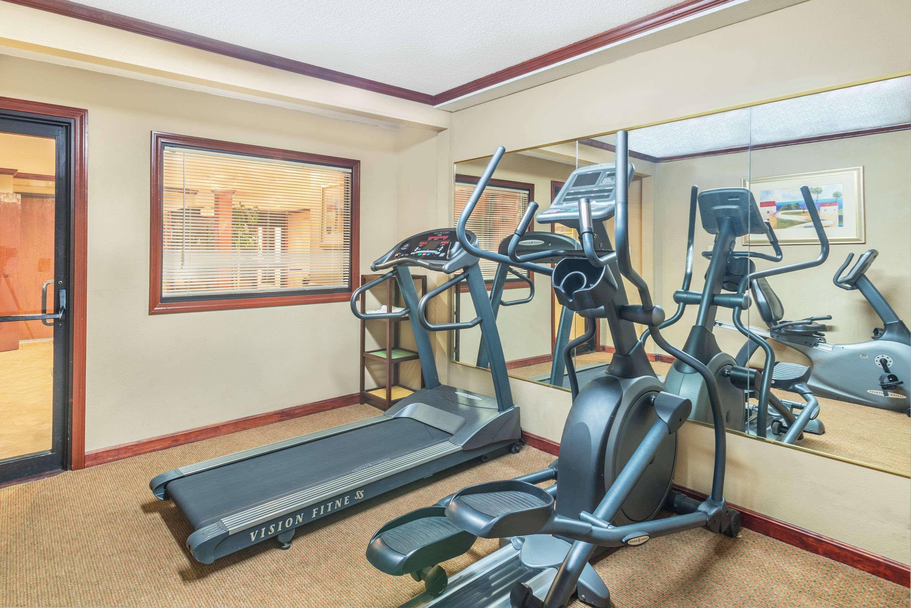 ซูเปอร์ 8 บาย วินด์แฮม ทิลตัน/เลก วินนิเปซอกี Hotel ภายนอก รูปภาพ