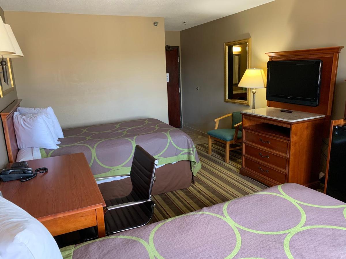 ซูเปอร์ 8 บาย วินด์แฮม ทิลตัน/เลก วินนิเปซอกี Hotel ภายนอก รูปภาพ
